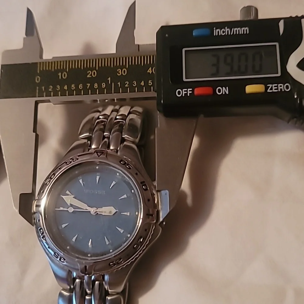 Men’s Fossil Watch AM-3612 Blue‎ 330' Water Resistant Silver Blue Face